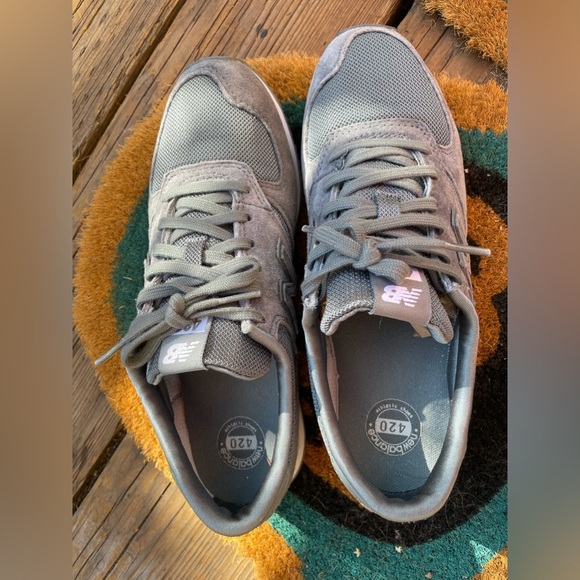 New Balance 420 olive/grey pre-owned - Picture 7 of 11